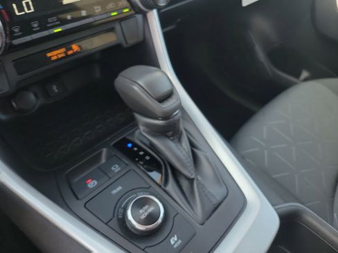 Used 2022 Toyota RAV4 XLE image 23