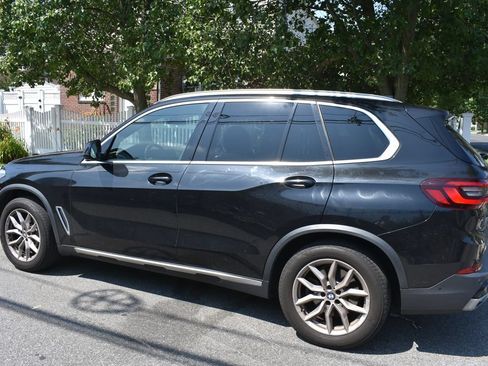 Used 2021 BMW X5 xDrive40i w/ Premium Package AWD/4WD image 8