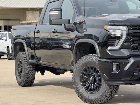 New 2026 Chevrolet Silverado 2500 ZR2 image 3