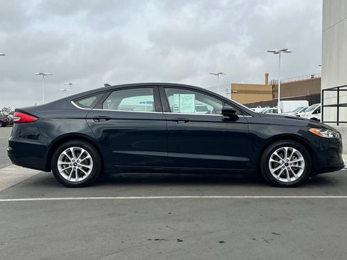 Used 2020 Ford Fusion SE image 2