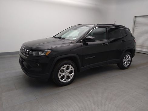 Used 2024 Jeep Compass Latitude image 2