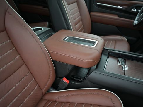 Used 2023 GMC Yukon XL Denali Ultimate w/ LPO, Floor Liner Package AWD/4WD image 55