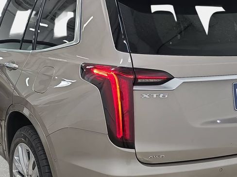 Used 2023 Cadillac XT6 Premium Luxury w/ Technology Package AWD/4WD image 31