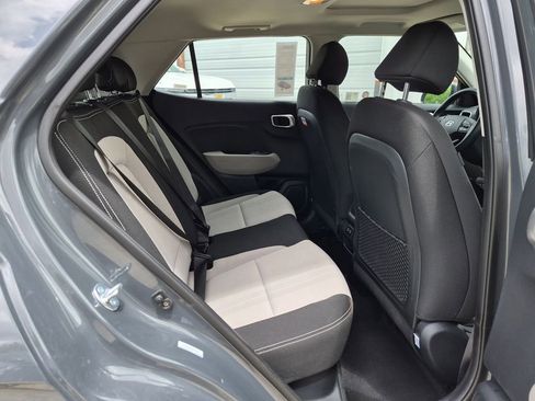 Used 2025 Hyundai Venue SEL FWD image 28