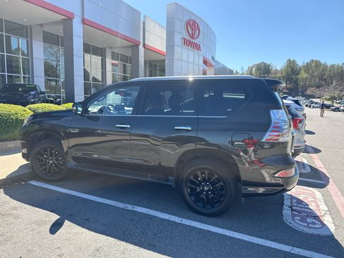 Used 2022 Lexus GX 460 Premium w/ Premium Package image 5