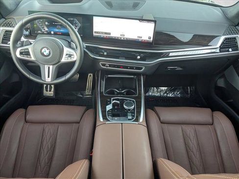 Used 2025 BMW X7 M60i image 18