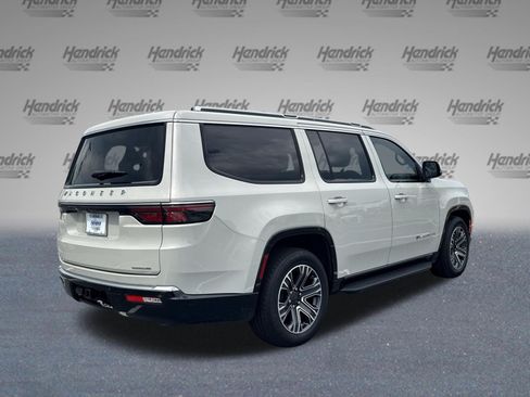Used 2022 Jeep Wagoneer Series III AWD/4WD image 9