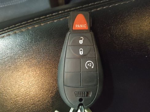 Used 2021 Jeep Cherokee Latitude FWD image 32