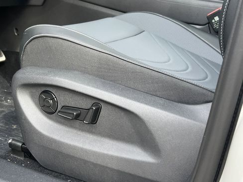 New 2026 Volkswagen Tiguan SE R-Line image 20