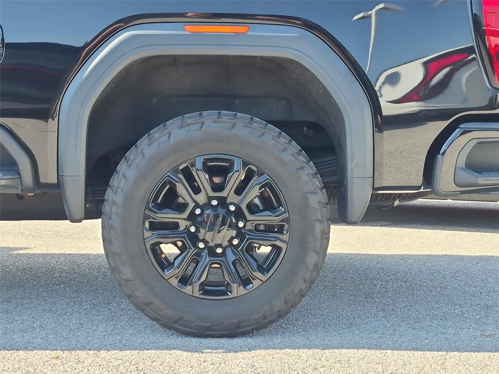 Used 2021 GMC Sierra 2500 Denali w/ Denali Black Diamond Edition AWD/4WD image 11