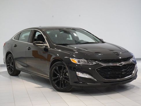 Certified 2023 Chevrolet Malibu LT w/ Midnight Edition image 3
