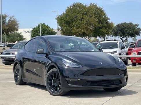 Used 2023 Tesla Model Y Long Range AWD/4WD image 2