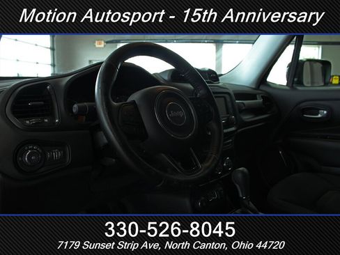 Used 2017 Jeep Renegade Altitude AWD/4WD image 11