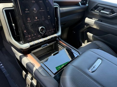 Used 2025 GMC Yukon XL Denali AWD/4WD image 13