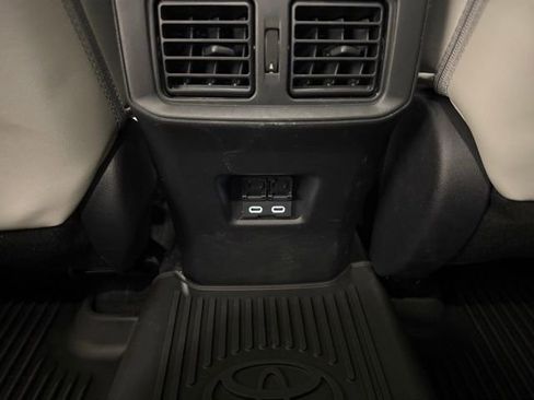 Used 2025 Toyota RAV4 XLE Premium image 27