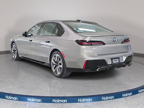 Used 2026 BMW 740i w/ Executive Package RWD image 9