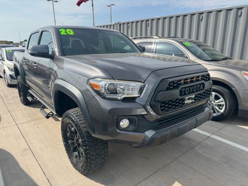 Used 2020 Toyota Tacoma TRD Off-Road w/ Technology Package AWD/4WD image 5