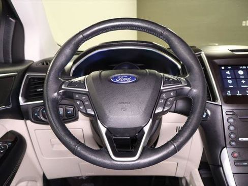 Used 2017 Ford Edge Titanium w/ Technology Package FWD image 17