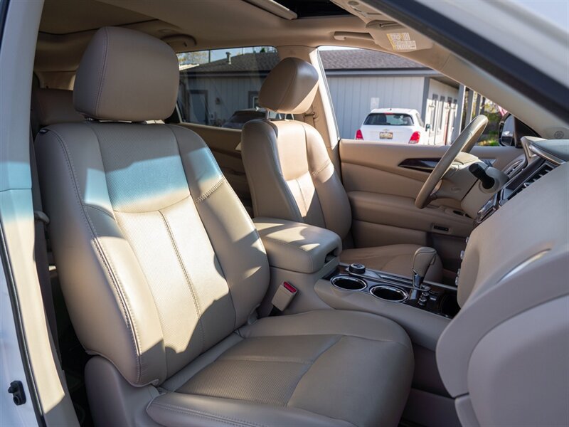 Used 2015 Nissan Pathfinder Platinum FWD image 19