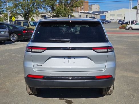 New 2025 Jeep Grand Cherokee Altitude image 4