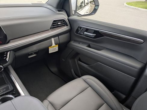 New 2026 Chevrolet Suburban LT w/ Comfort Package RWD image 21