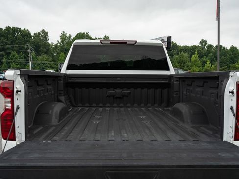 Used 2022 Chevrolet Silverado 2500 Custom w/ Custom Value Package AWD/4WD image 9