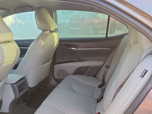 Used 2023 Toyota Camry SE image 9