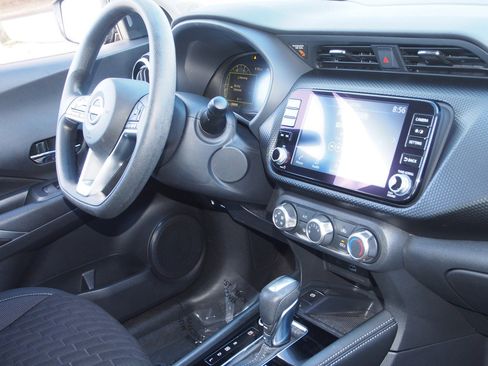 Used 2023 Nissan Kicks SV image 10