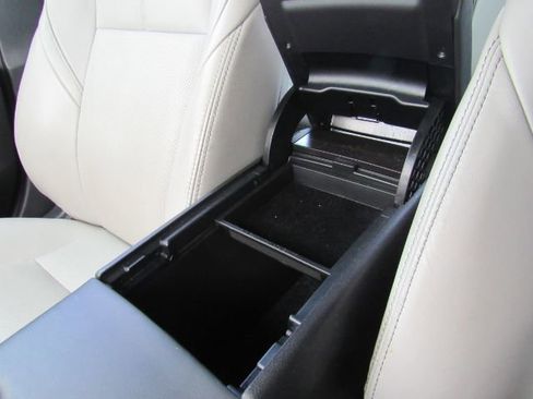 Used 2018 Toyota Avalon Limited image 51