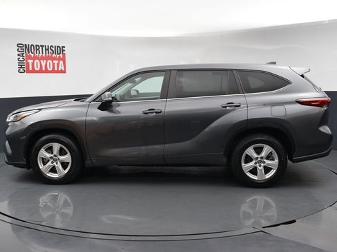 Used 2023 Toyota Highlander L FWD image 2
