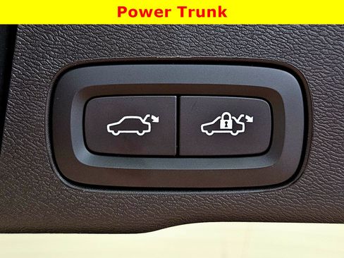 Used 2024 Volvo XC60 T8 Ultimate w/ Climate Package image 34