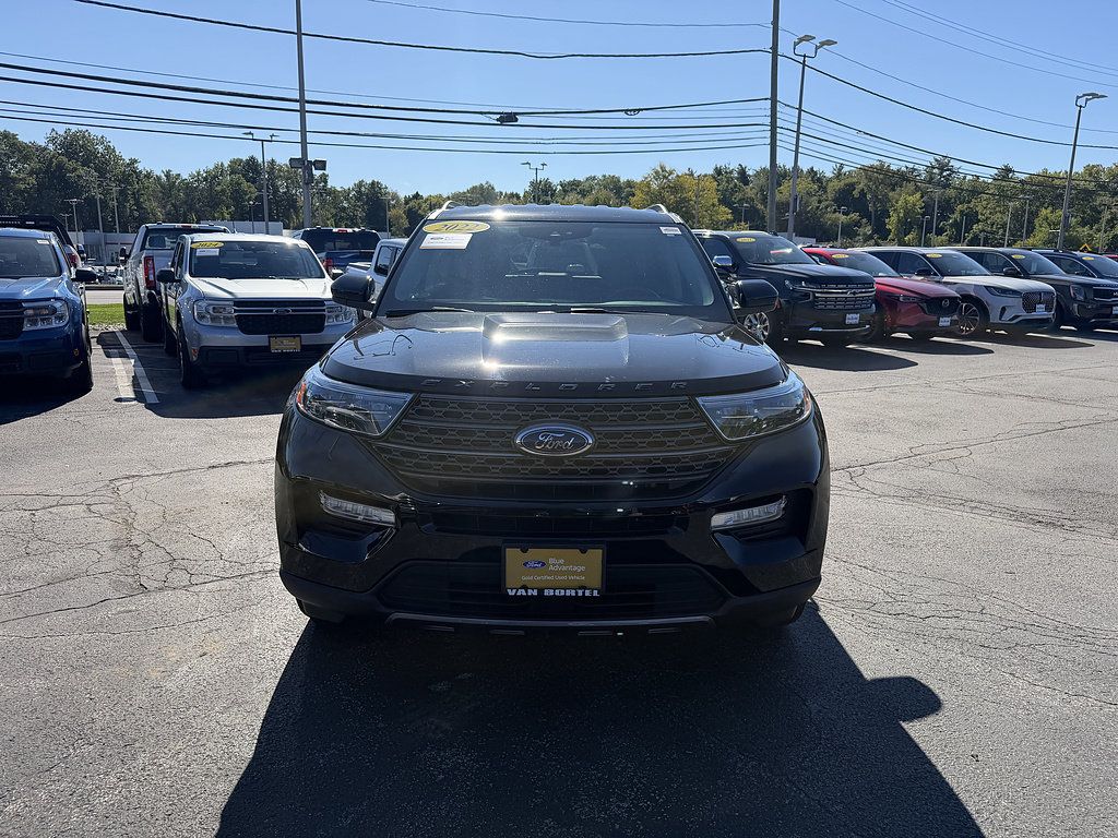 Certified 2022 Ford Explorer XLT w/ Equipment Group 202A AWD/4WD image 9