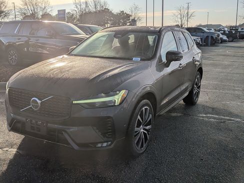 Used 2025 Volvo XC60 B5 Plus image 5