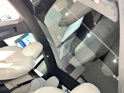 Used 2024 Tesla Model S image 39