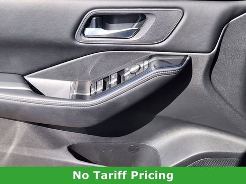 Certified 2025 Nissan Rogue SV image 22