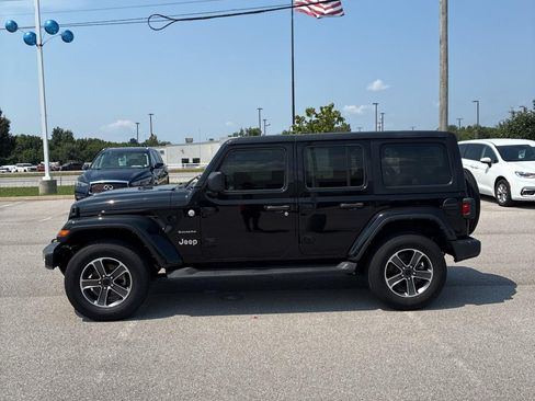 Used 2023 Jeep Wrangler Unlimited Sahara w/ Cold Weather Group AWD/4WD image 2