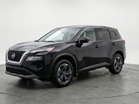 Used 2025 Nissan Rogue SV image 3