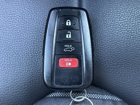 Used 2022 Toyota Highlander XSE FWD image 28