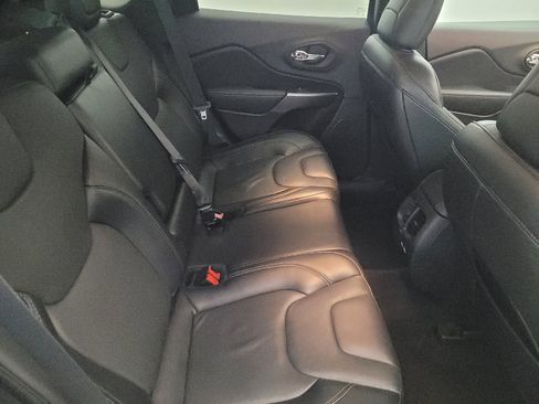 Used 2021 Jeep Cherokee Latitude Lux w/ Comfort/Convenience Group image 19