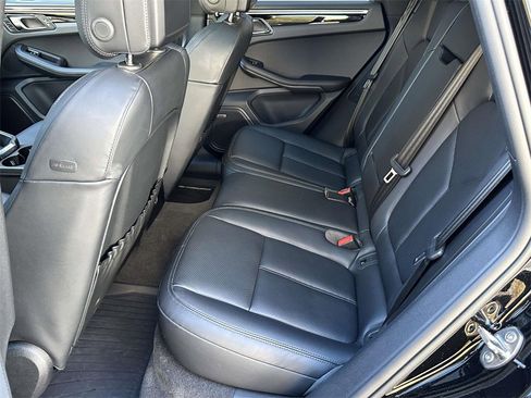 Used 2025 Porsche Macan image 11