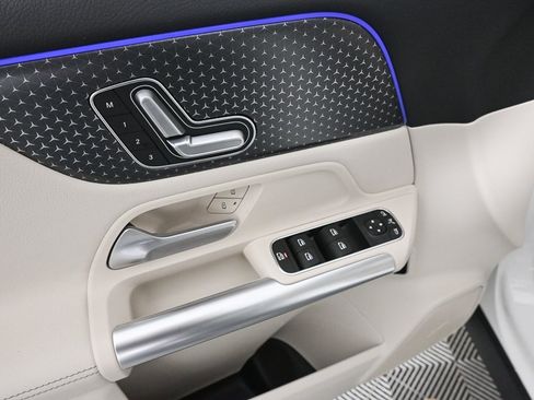 Certified 2025 Mercedes-Benz GLA 250 image 8