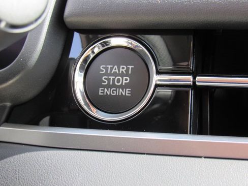 New 2025 Mitsubishi Outlander SE image 19