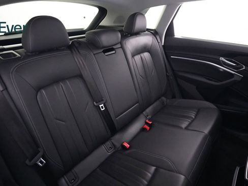 Used 2023 Audi e-tron Premium Plus w/ Premium Plus Package AWD/4WD image 5