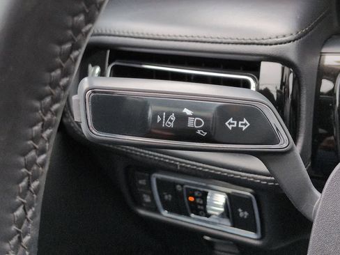 Used 2023 Lincoln Nautilus Reserve AWD/4WD image 27