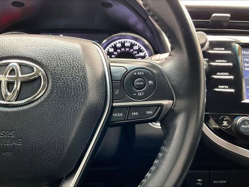 Used 2018 Toyota Camry XLE image 21