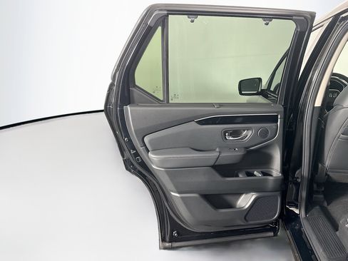 Used 2025 Honda Pilot EX-L image 26