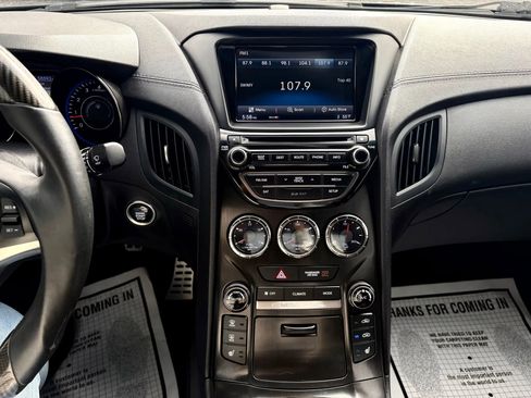 Used 2015 Hyundai Genesis 3.8 image 24