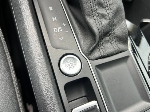 Used 2019 Volkswagen Atlas SEL FWD image 19