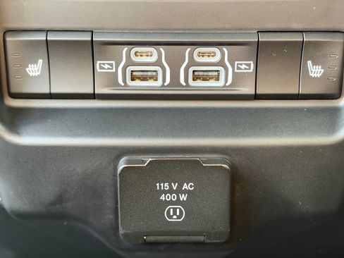 Used 2025 RAM 1500 Laramie w/ Night Edition AWD/4WD image 17