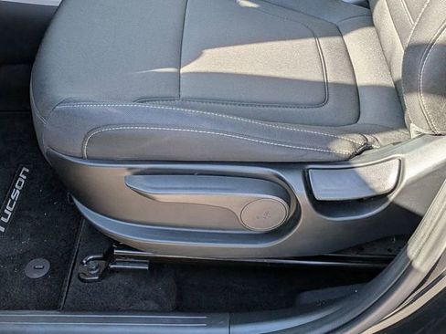 Used 2023 Hyundai Tucson SE image 12